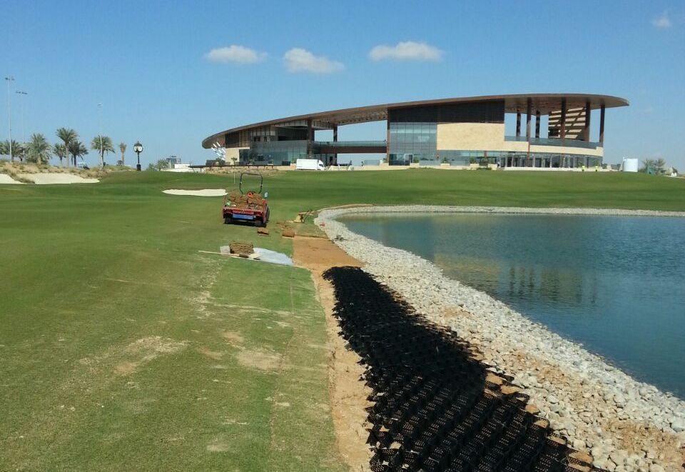 LAKE LINING AT TRUMP GOLF COURSE IN AKOYA OXYGEN PROJECT