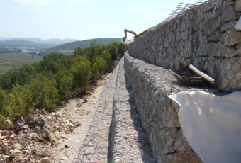 MOTORWAY SPLIT-PLOCE, RETAINING WALL STRUCTURE