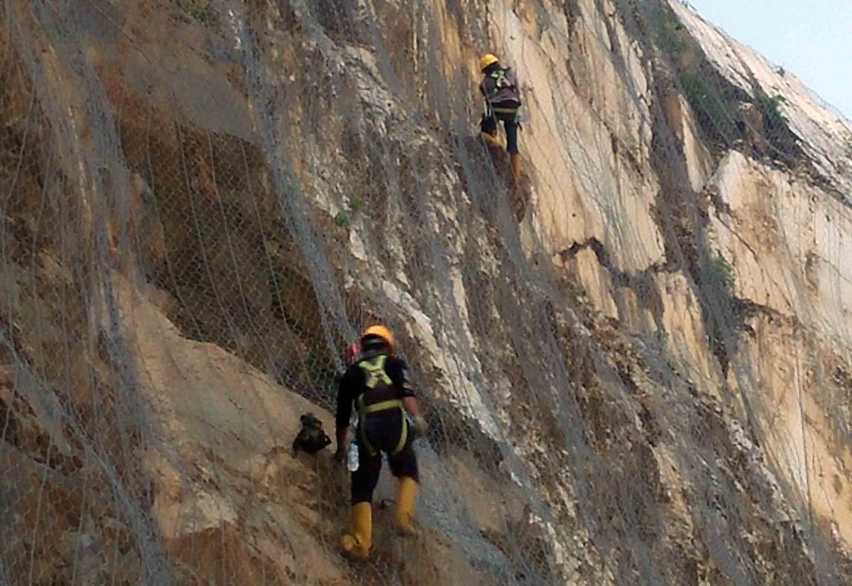 ROCKFALL PROTECTION ALONG MAROS ELEVATED ROAD