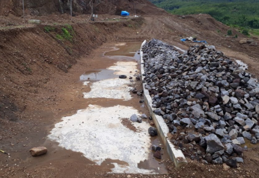 RETAINING WALL AT KUNINGAN DAM