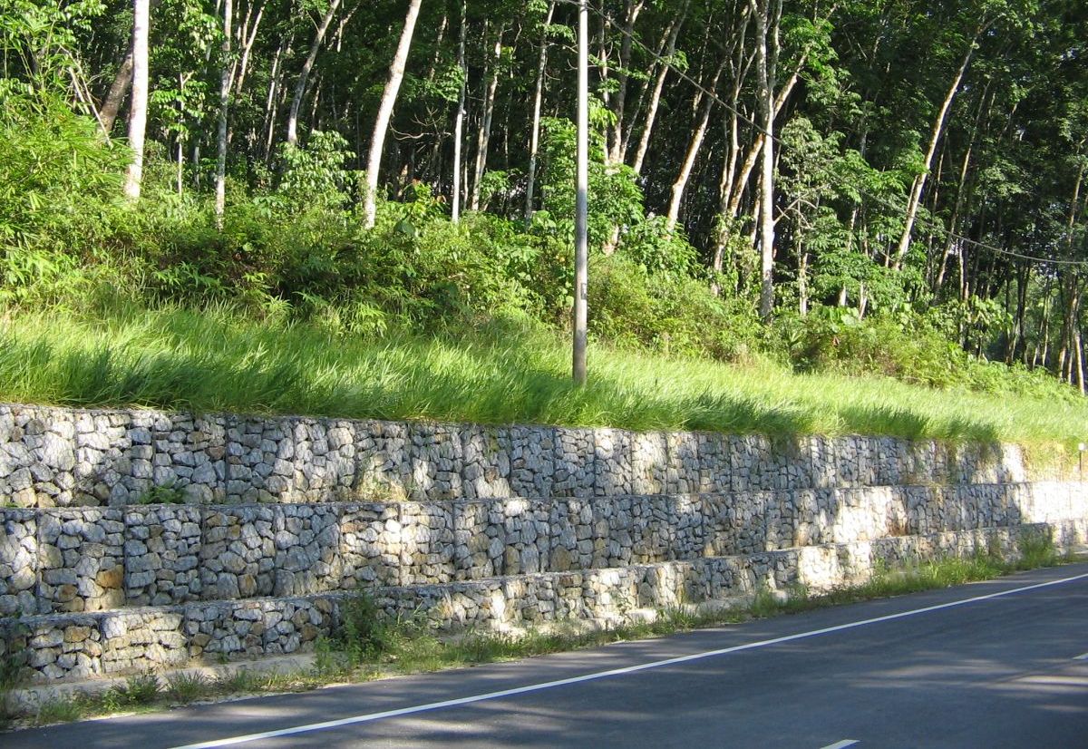 SLOPE STABILIZATION AND PROTECTION AT ULU SLIM RIVER, PERAK