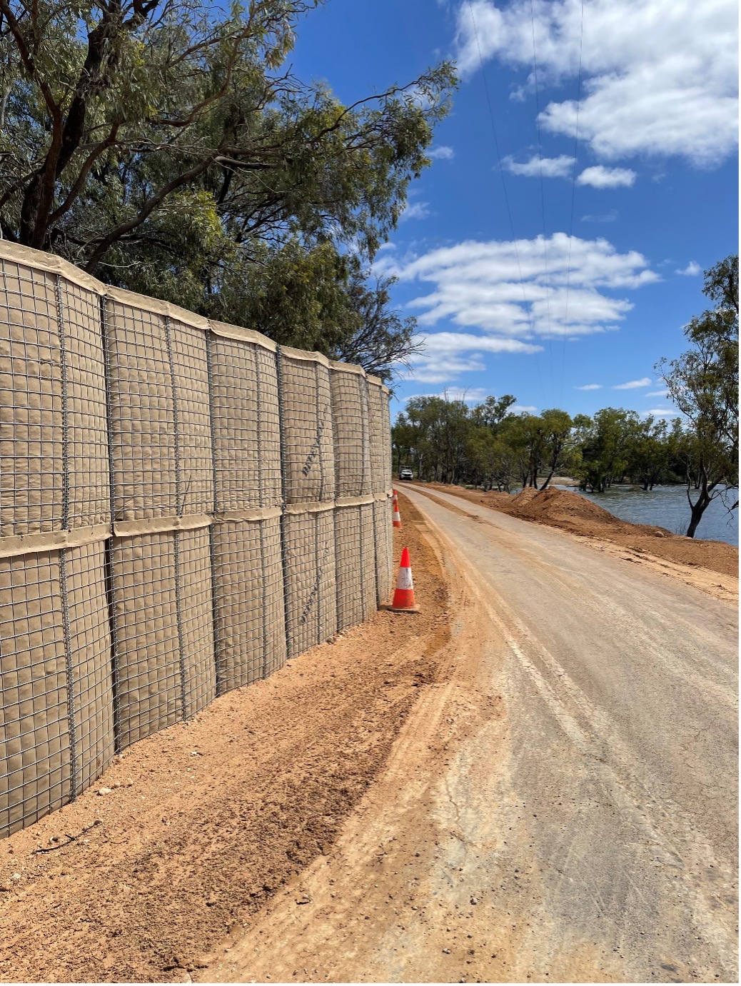 Safeguarding Riverfront Communities: Rapid Flood Protection along the Murray River, Australia