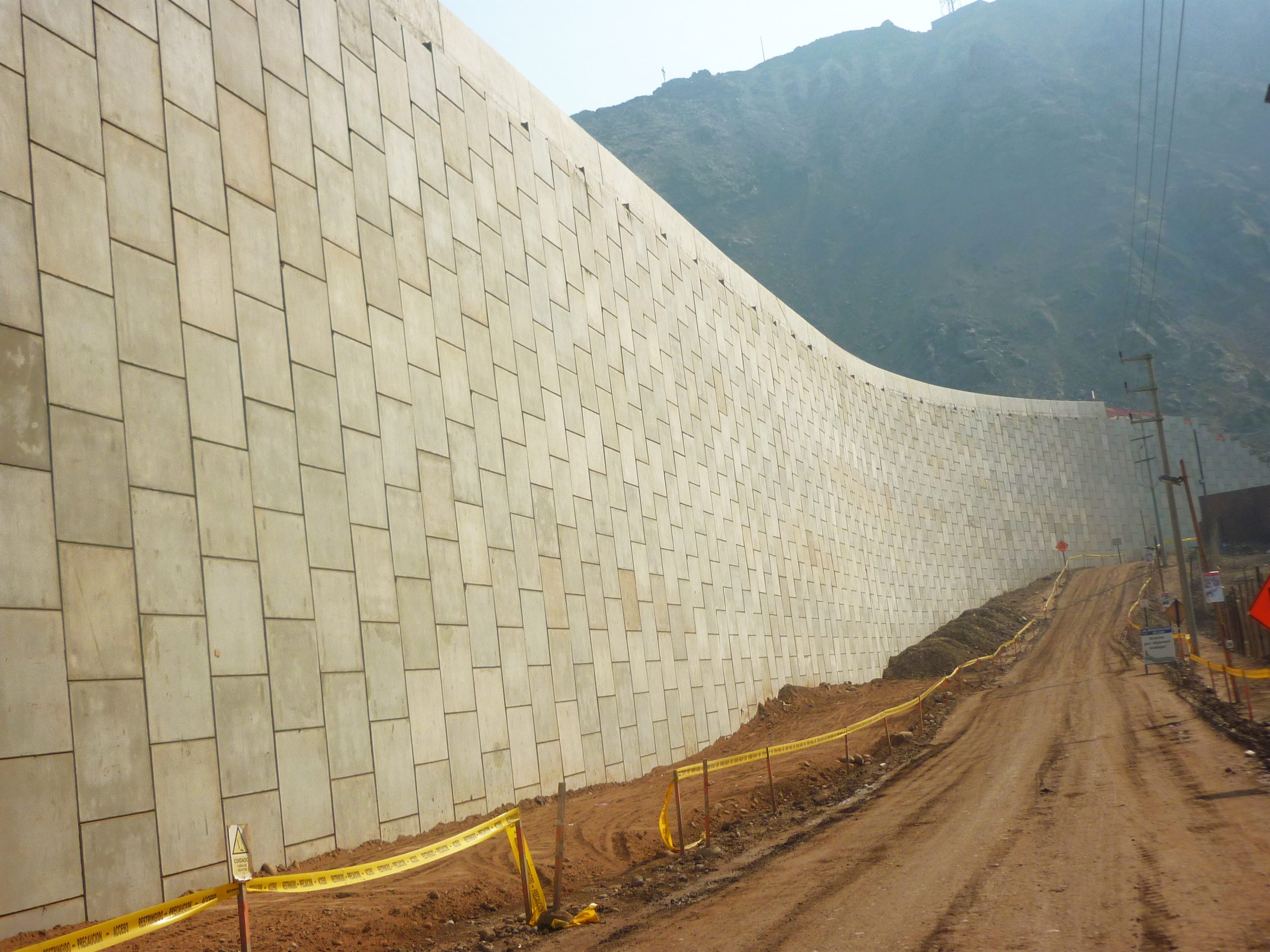 MURO DE ACESSO AO TÚNEL SANTA ROSA – GYM – PT