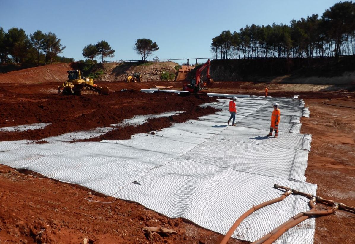 CREATION BASSIN D’EAU PLUVIALE SUR DES RESIDUS DE BAUXITE