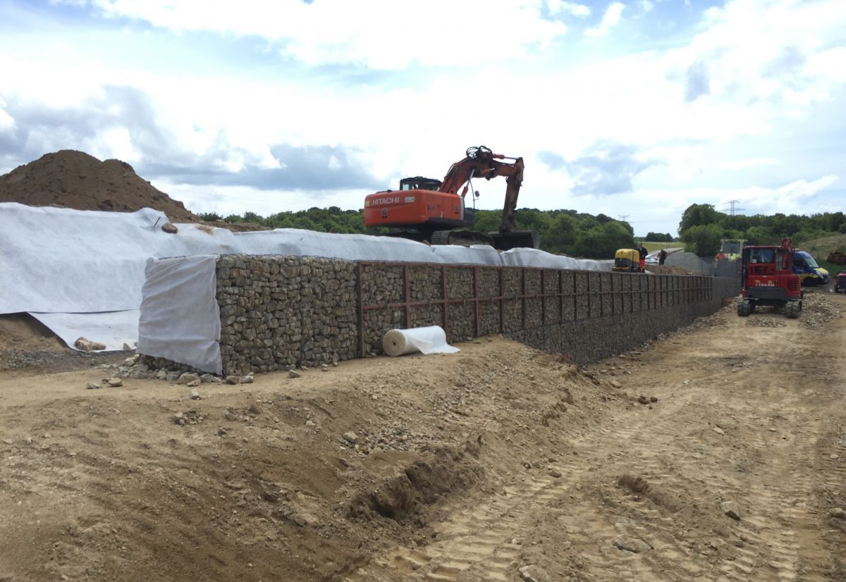 AMENAGEMENT D’UNE BUTTE ANTIBRUIT