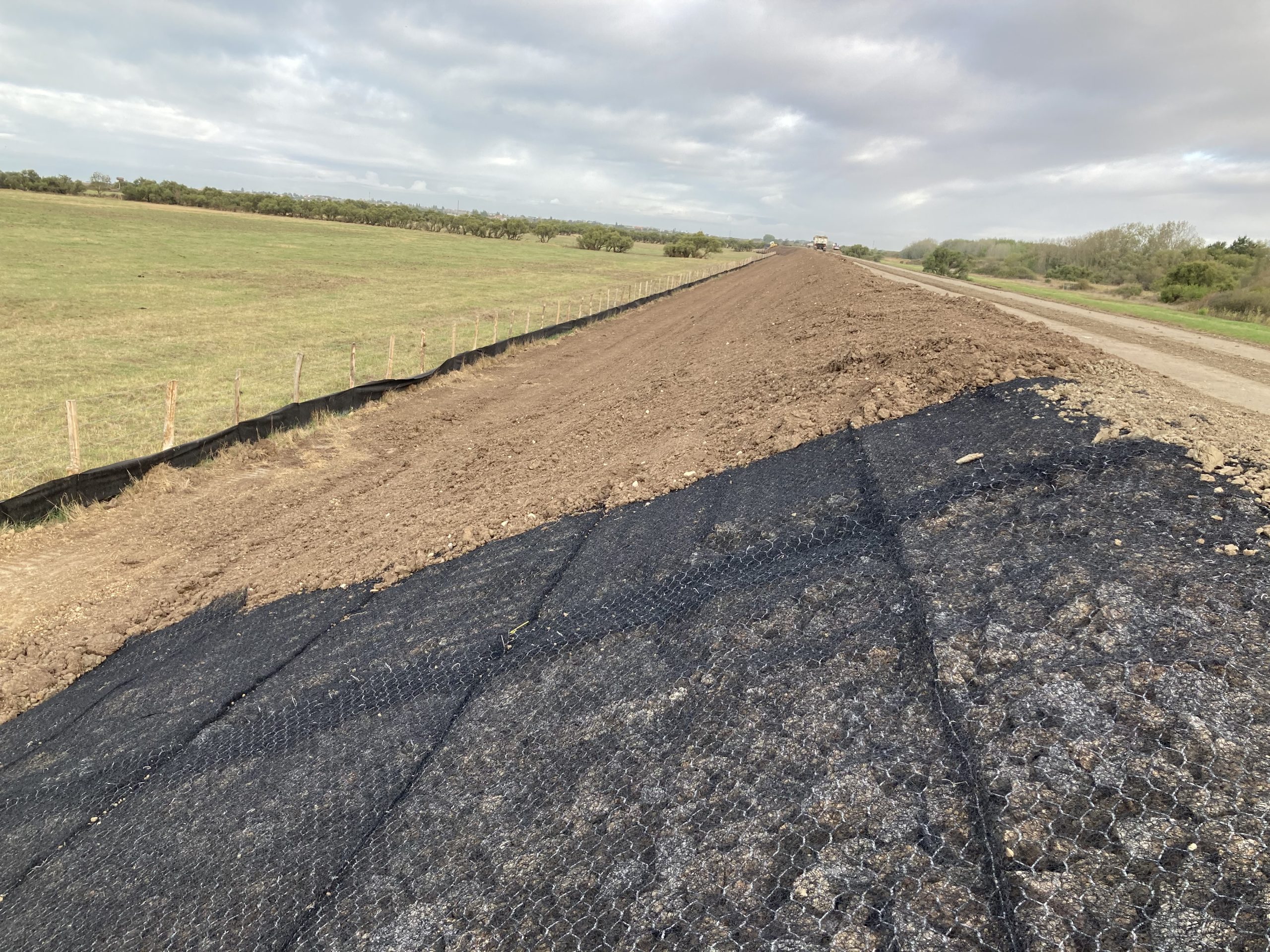 TRAVAUX D’ÉDIFICATION D’UNE DIGUE DE DÉFENSE CONTRE LA MER
