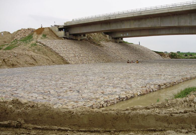 GUIDE BUND & RIVER PROTECTION WORKS ON RIVER GANGA NEAR ALLAHABAD