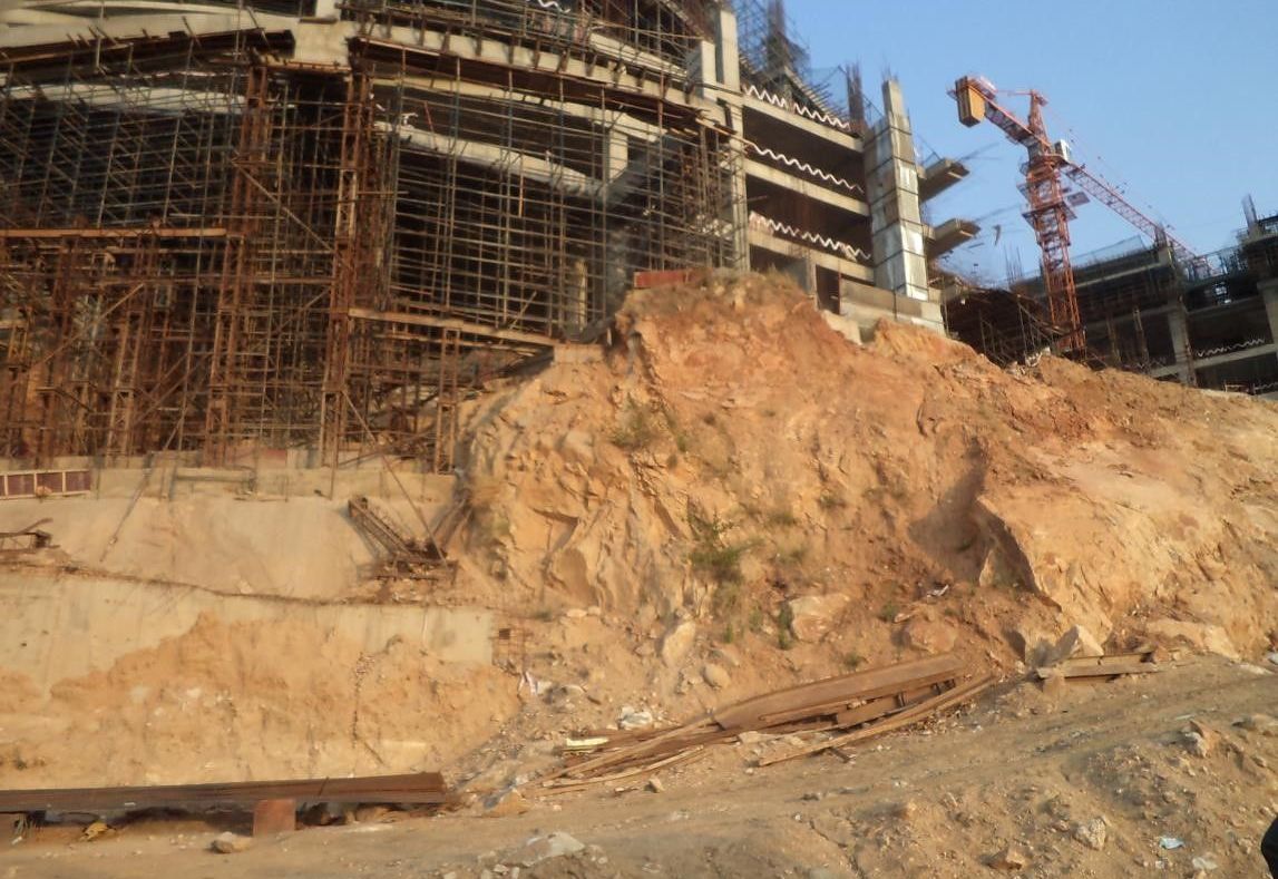 SLOPE STABILISATION – TOP WALL OF ‘THE PROMONT’ HOUSING PROJECT