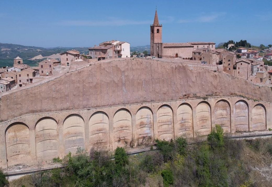 CONSOLIDAMENTO DELLA RUPE  DEL CENTRO STORICO DI CASTIGNANO (AP)