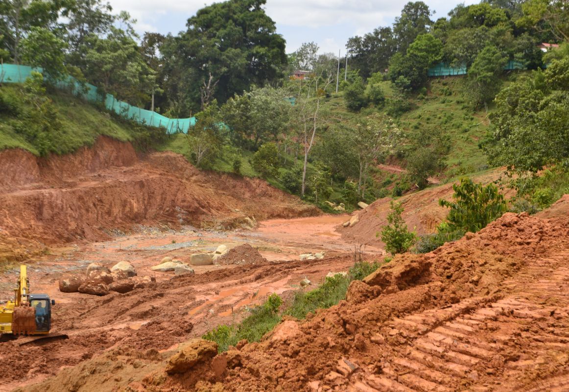 CONFORMACIÓN MURO PRESA DE RELAVE EL CHOCÓ
