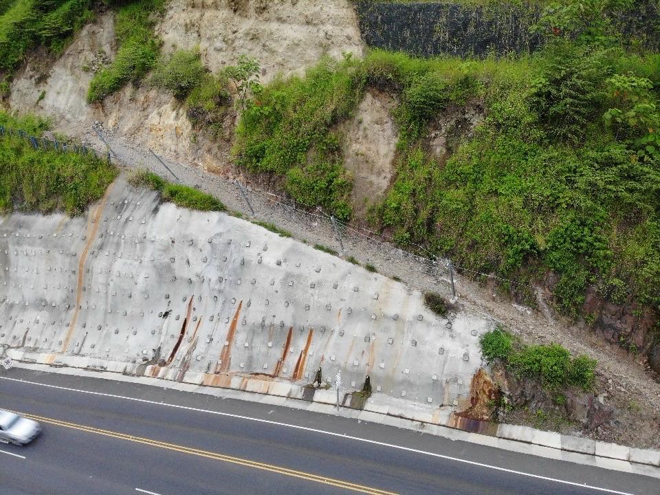 Aplicación de barreras dinámicas en talud