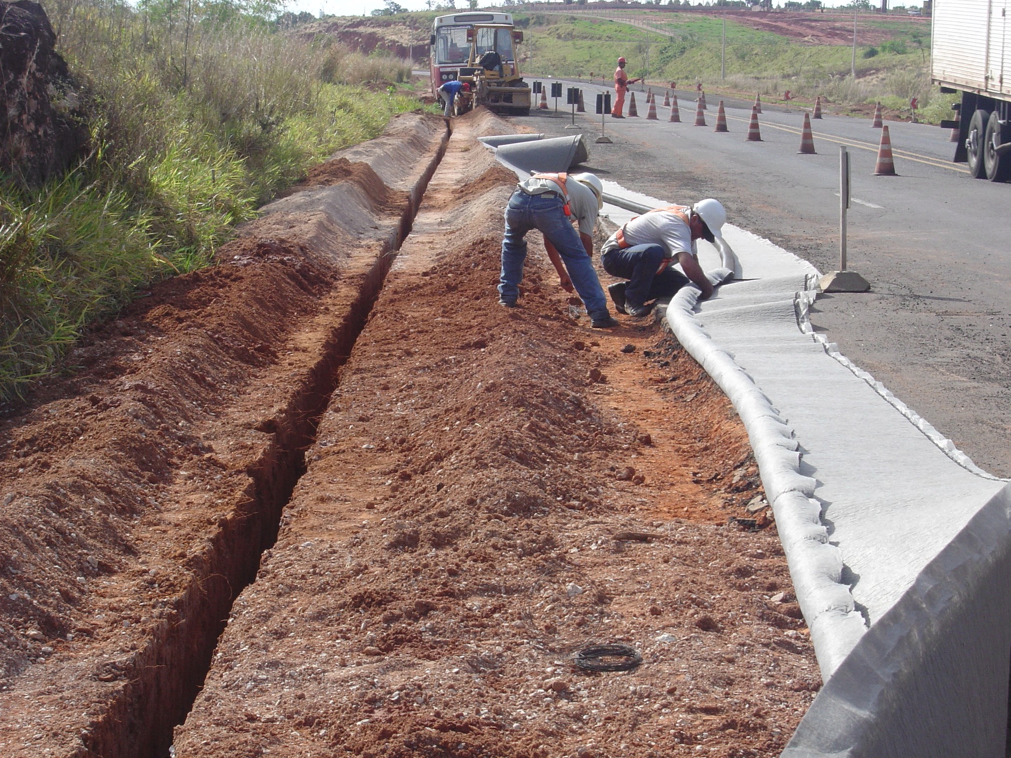 Beneficios de usar el geosintético MacDrain para trincheras drenantes