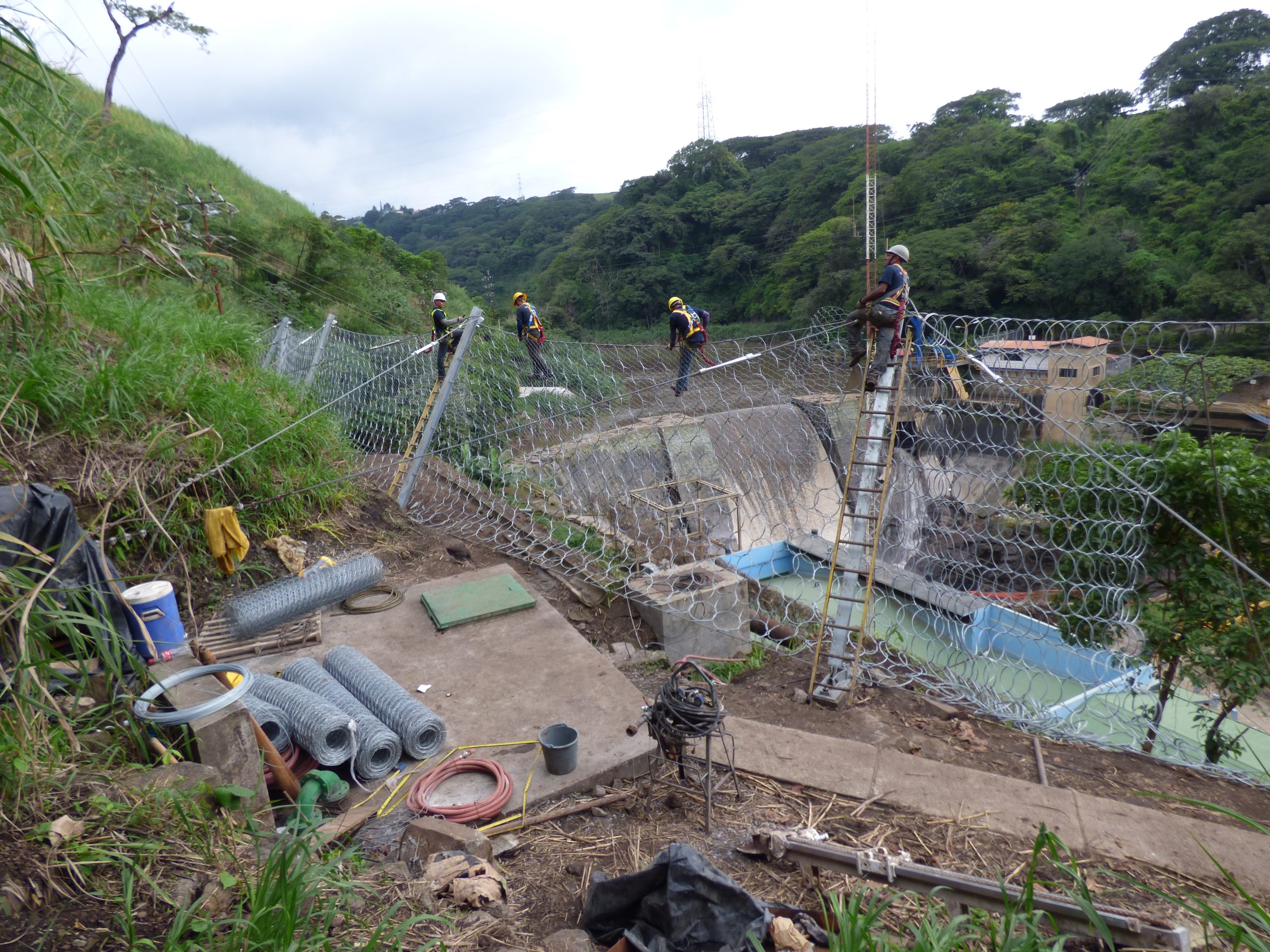 Barreras dinámicas para talud en Costa Rica