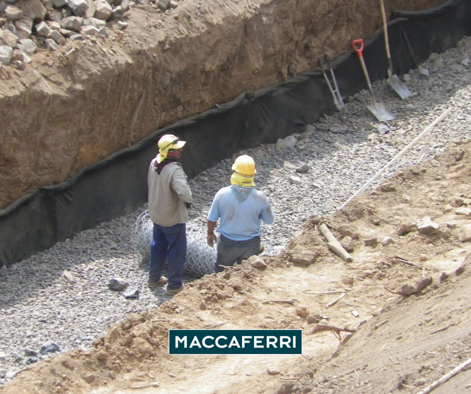 Dren francés con gaviones y geotextiles