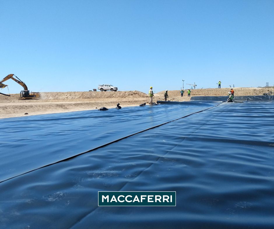 Geomembrana impermeable MacLine para contener líquitos o residuos