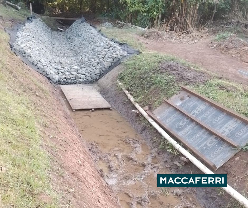 Uso de gavión tipo colchón y geotextiles para canalización