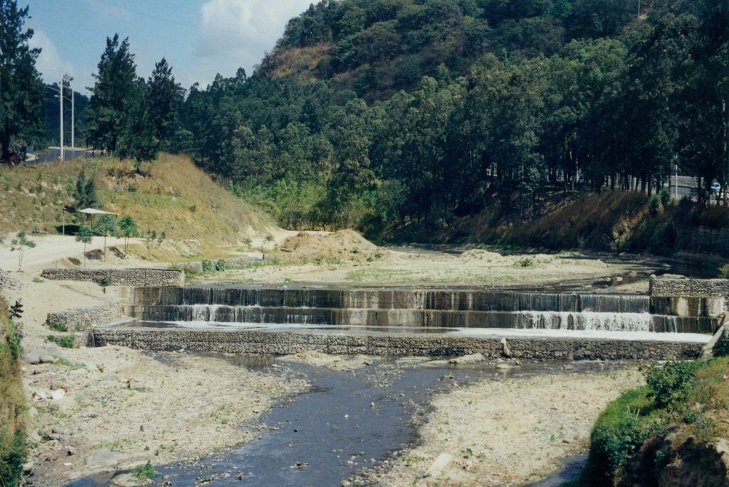 Escaleras disipadoras con gaviones en guatemala (1)