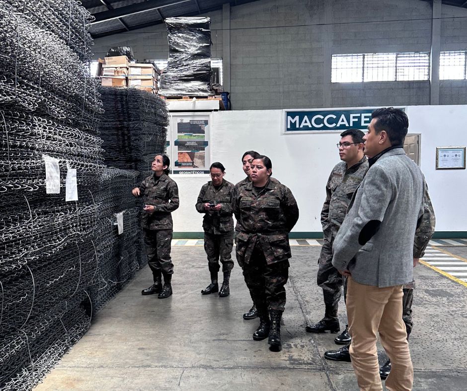 Ingenieros del Ejército de Guatemala conocen las instalaciones de Maccaferri