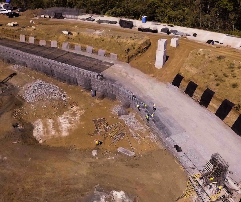 Muro de suelo reforzado para rampa de acceso en Panamá