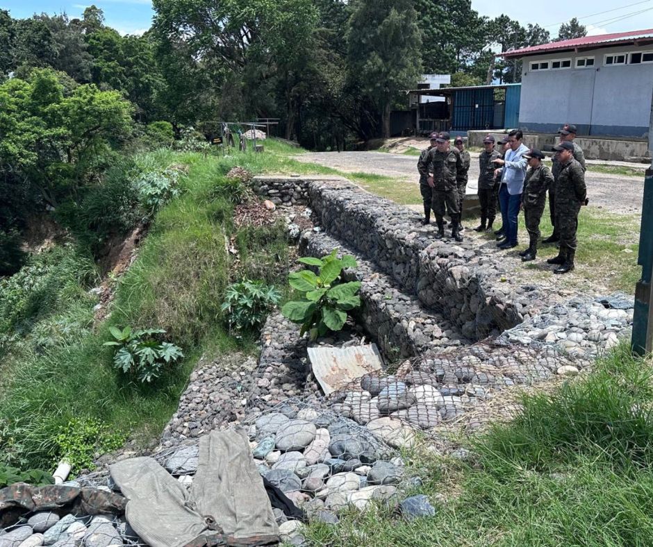 Recorrido de los ingenieros del ejércico de guatemala en Maccaferri_2