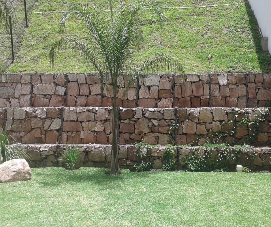 Muro de gravedad con gaviones para proyecto residencial