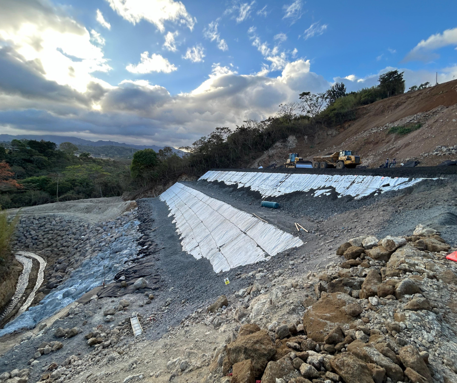 Obras para estabilizar talud en Valladolit Costa Rica