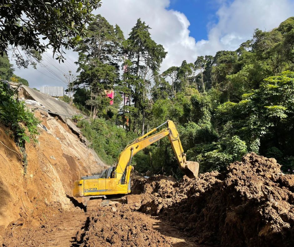 Excavación previa a la construcción del muro en suelo reforzado