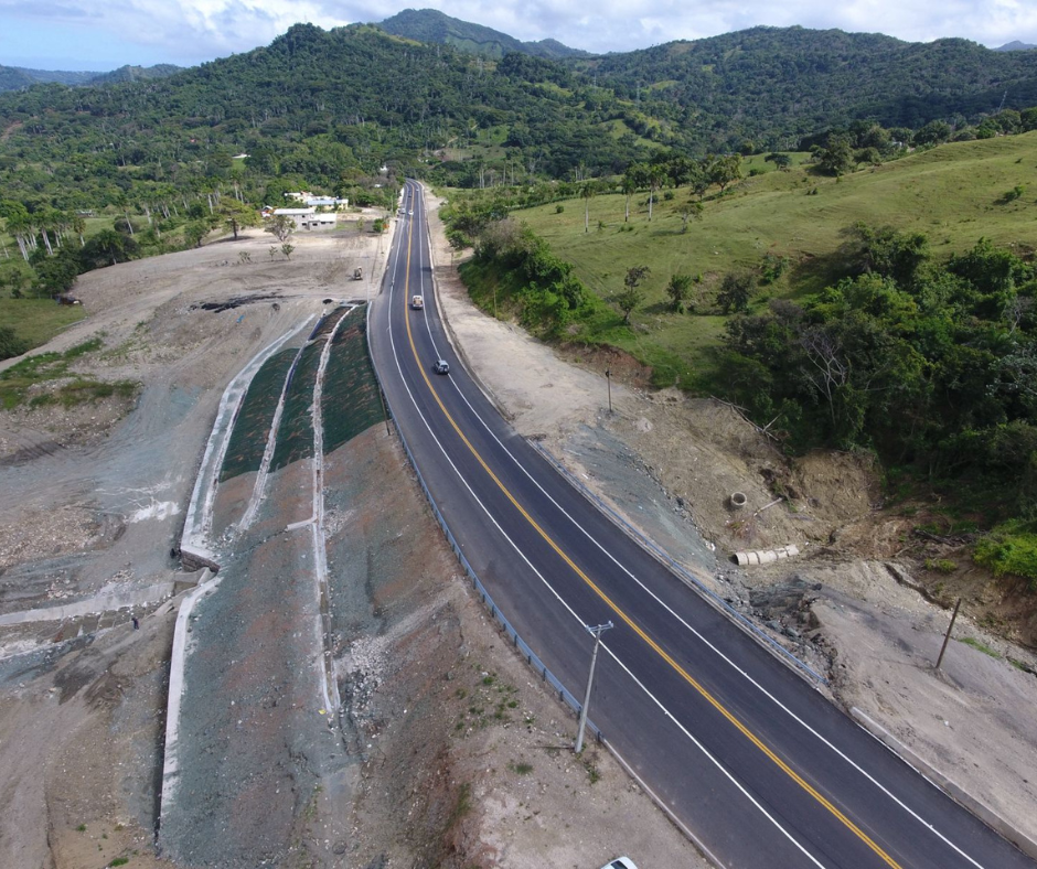 Talud estabilizado con geosintéticos en Hormicondo