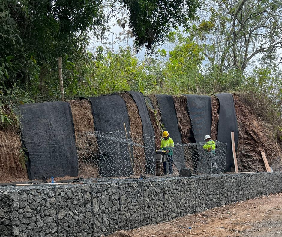 Construcción con gaviones y geotextiles en Panamá