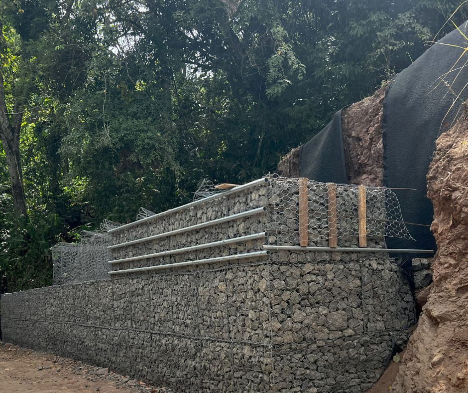 Gaviones y geotextiles para muro de contención