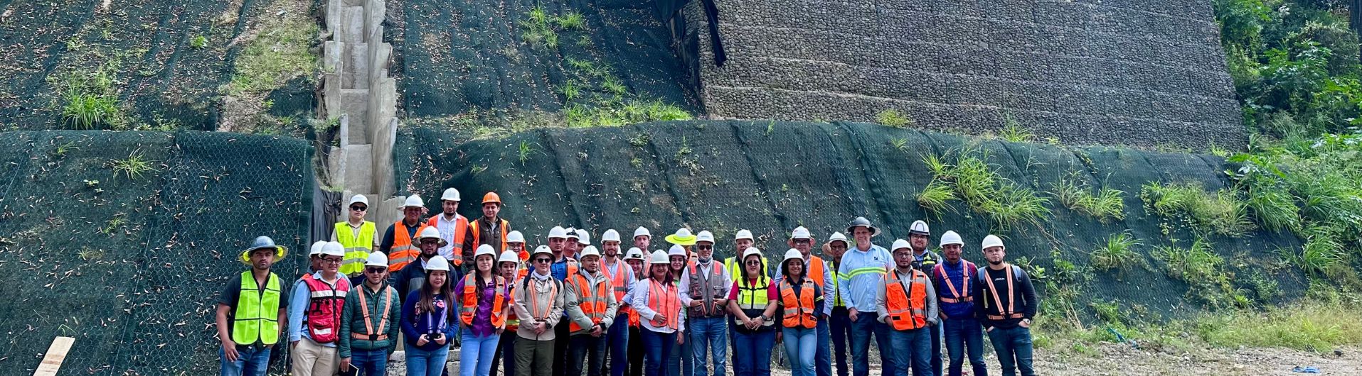 Muro de contención con TerraMesh: especialistas de geotecnia observaron su diseño y ejecución en Guatemala