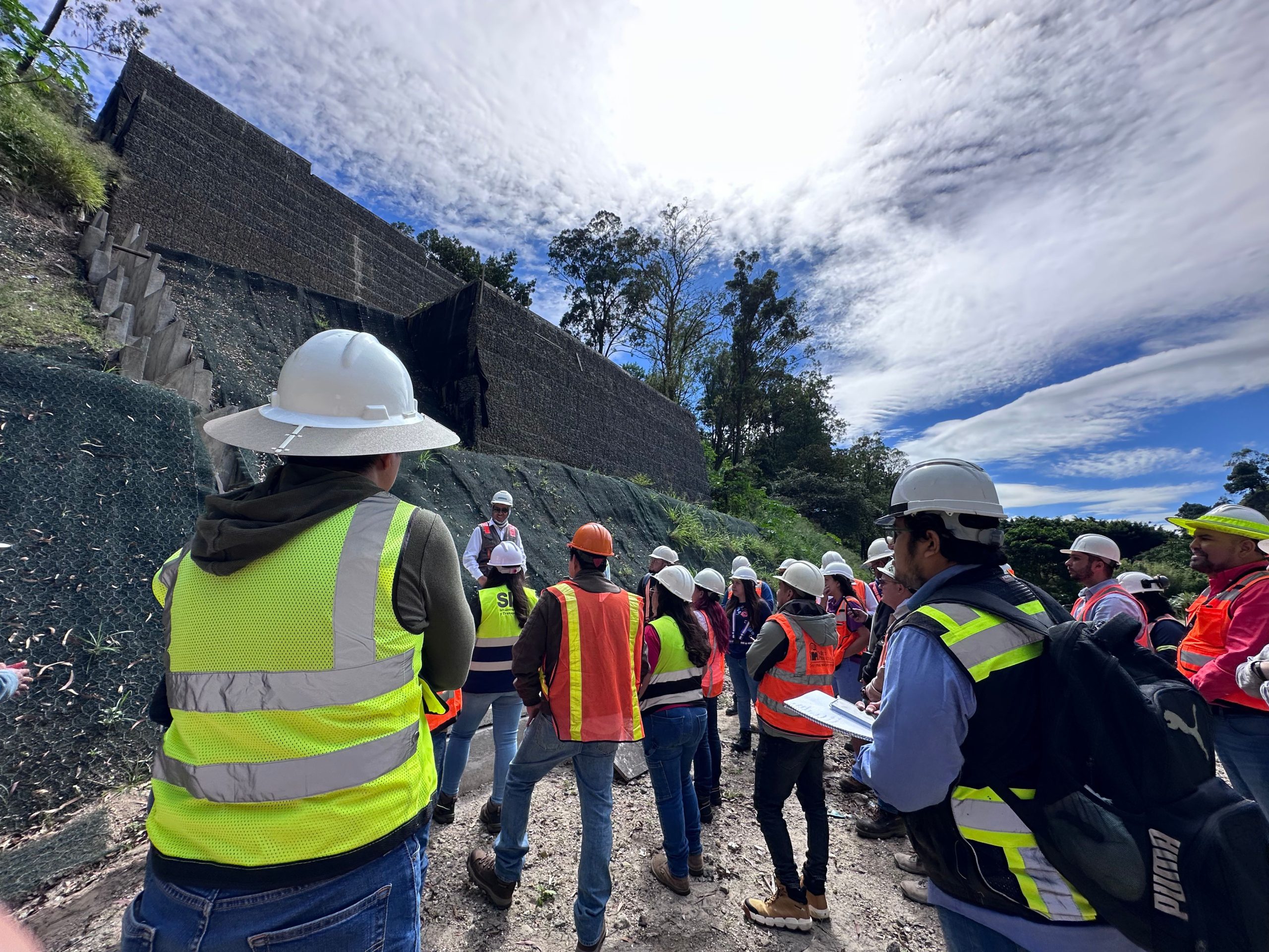 Sistema TerraMesh en talud_Guatemala