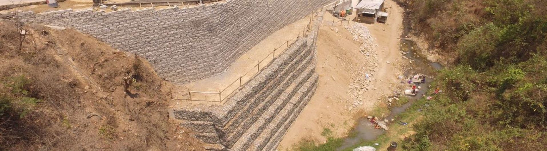 ¿Cuándo usar TerraMesh® en lugar de gaviones? Conoce su exitosa aplicación en el puente Tapanal 