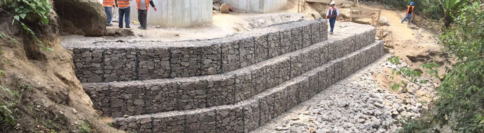 Protección hidráulica con gaviones, colchones y geotextil en el Puente Xaltayá, Guatemala 