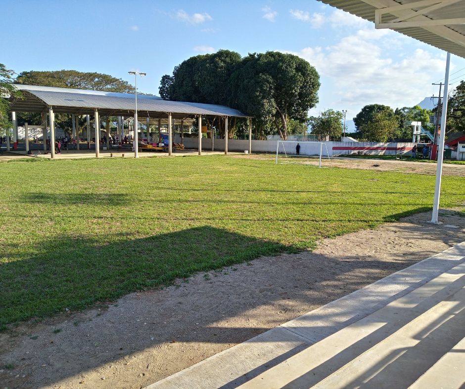 Cancha de fútbol rehabilitada con soluciones de drenaje