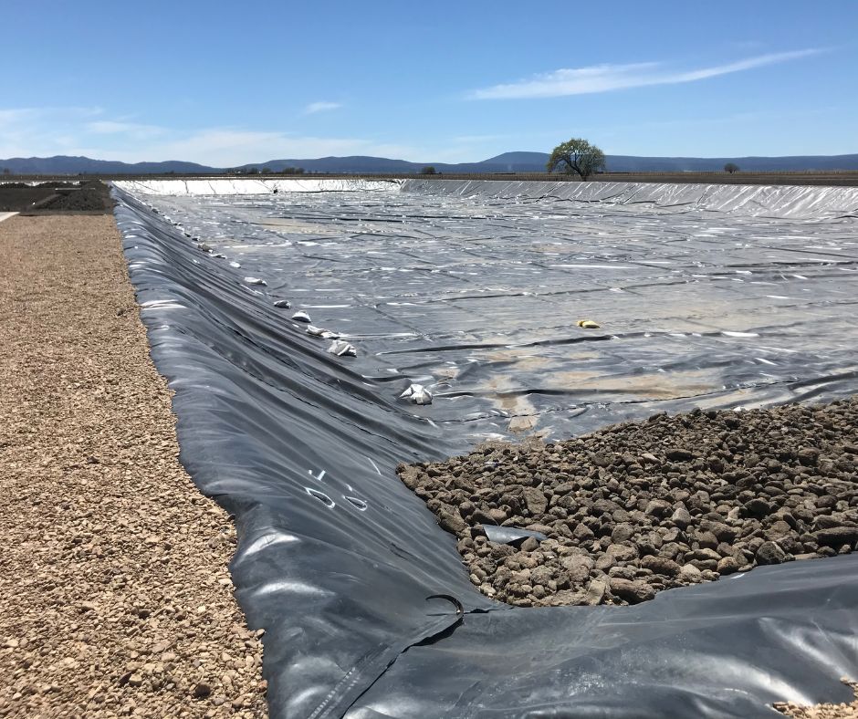 Geomembrana para evitar filtración de aguas negras