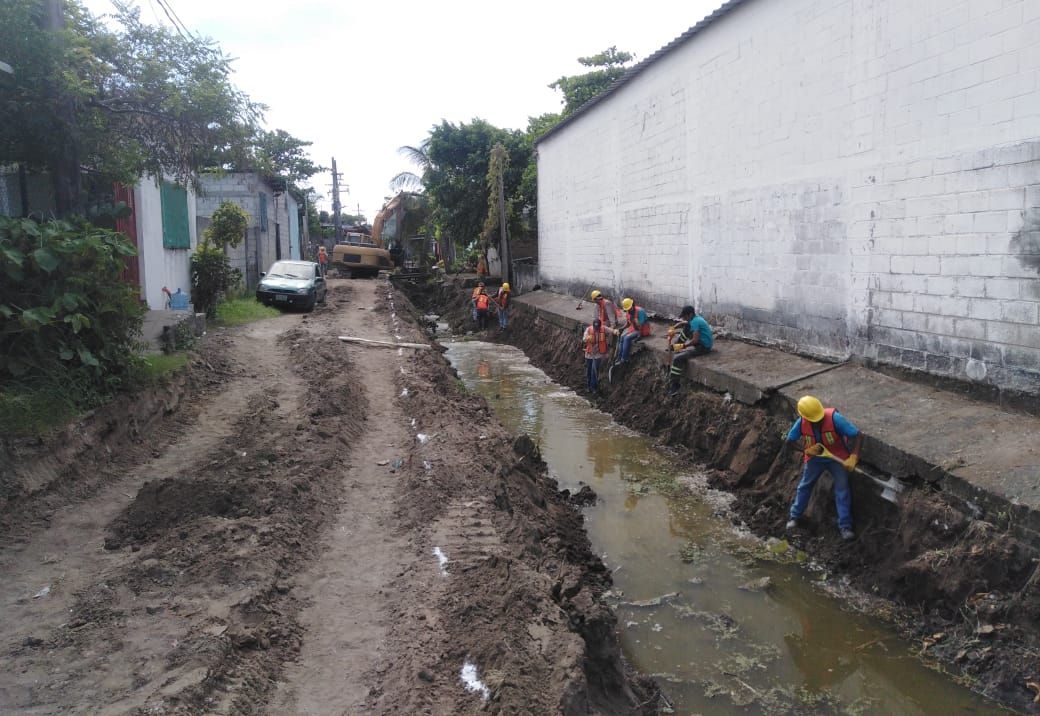 PARQUE LINEAL CON ANDADOR PEATONAL Y CICLISTA