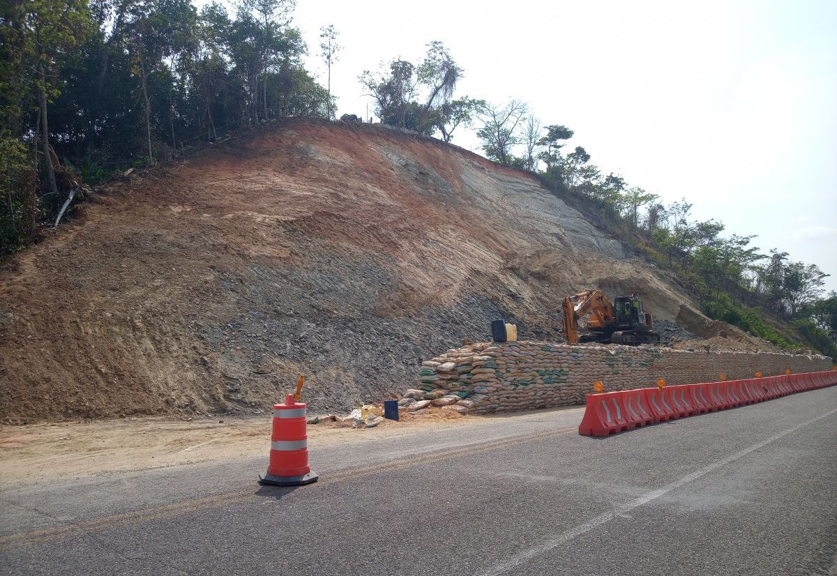 MURO ALCANCIA CARRETERA LAS CHOAPAS, VERACRUZ