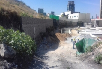MURO DE GAVIONES PROLONGACIÓN BERNARDO QUINTANA