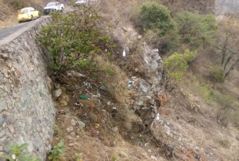 MANTENIMIENTO A CAMINOS EN FALDAS DE VOLCÁN