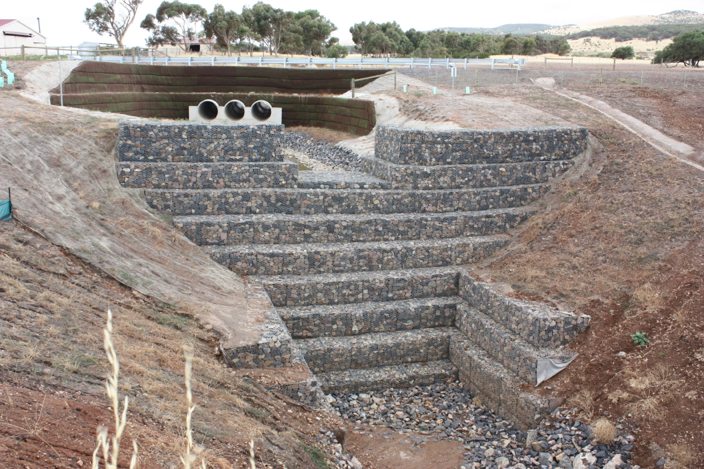 Escaleras disipadoras con gaviones
