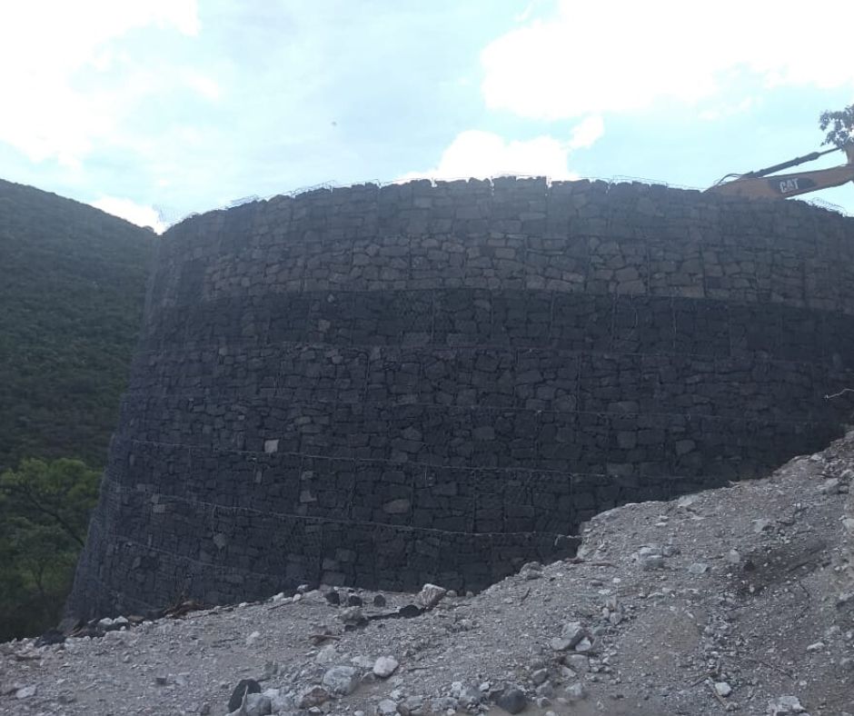 Construcción de la rotonda con gaviones