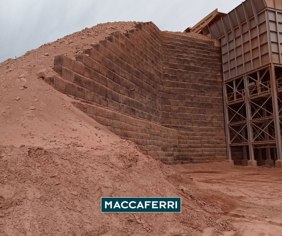 Muro de gaviones en quebradora de mina