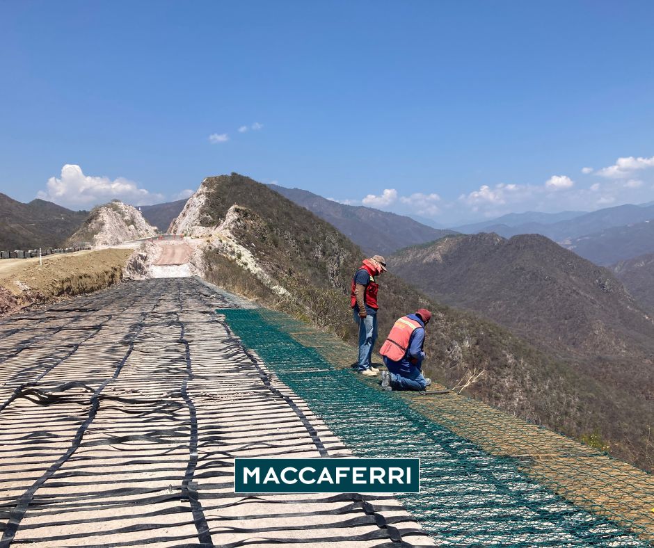 Sistema de malla de acero para estructura de contención en autopista Mitla de Oaxaca