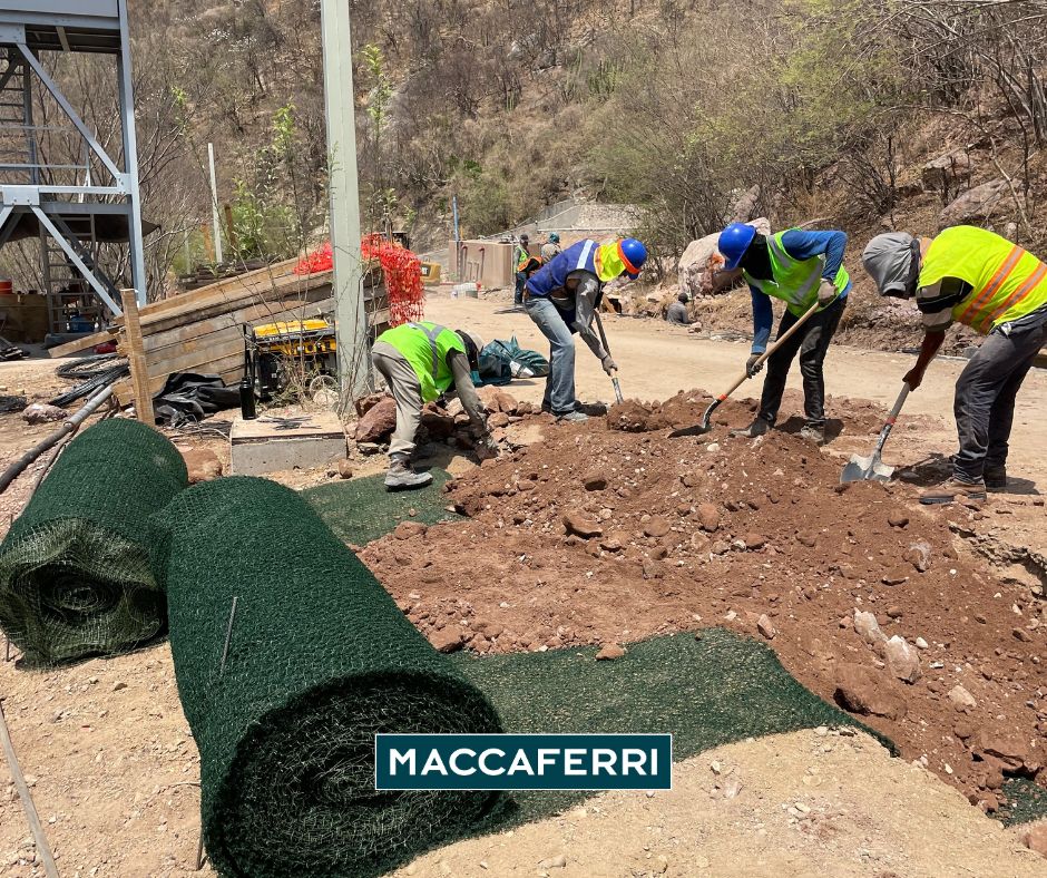 Geomanta para control de erosión en talud