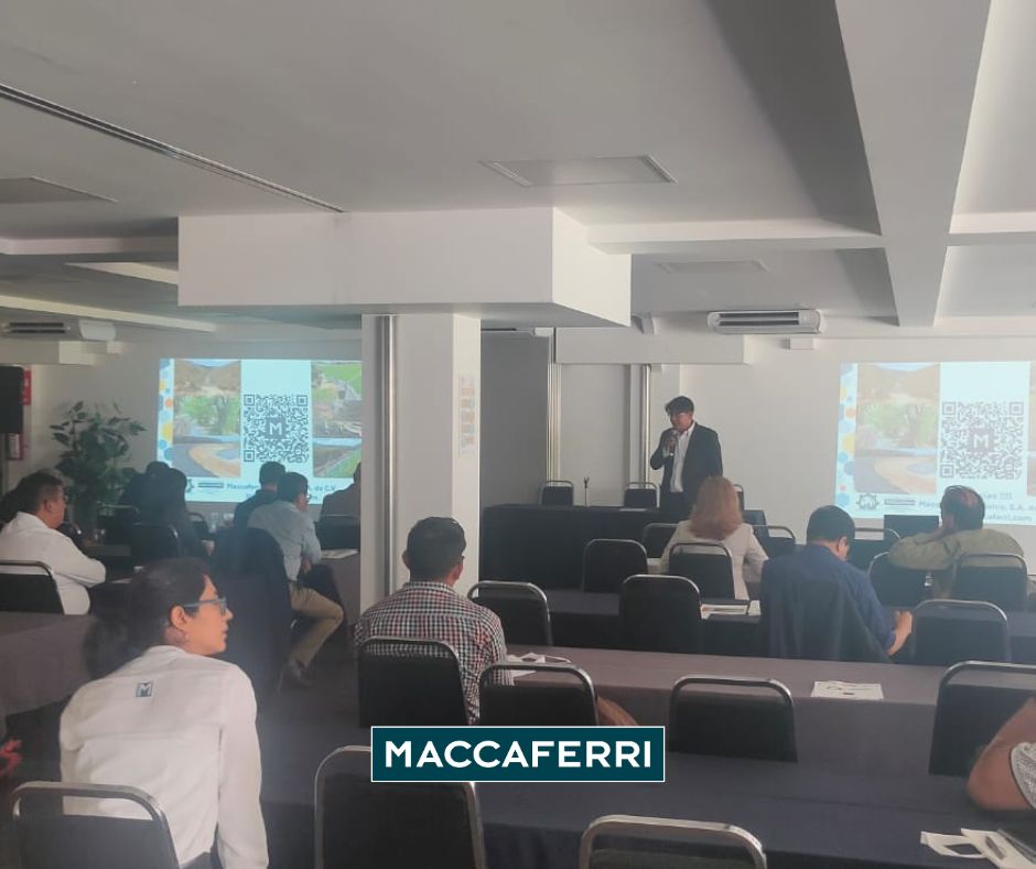 Ing Arturo Ortega en el Simposio sobre pavimentos 2025