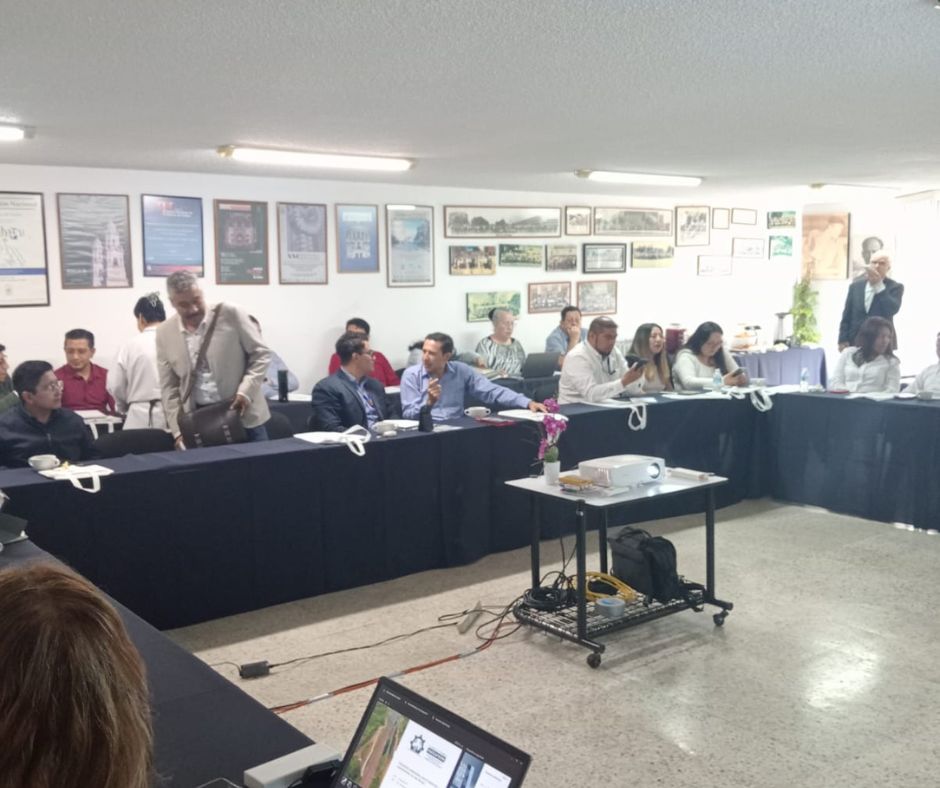 Previo a comenzar el IV Simposio Técnico Geotecnia Aplicada a Infraestructura Ferroviaria en México