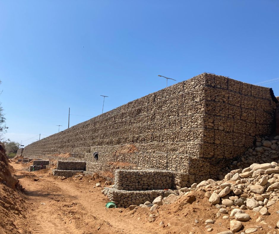 Muro de gaviones en aeropuerto de puerto escondido