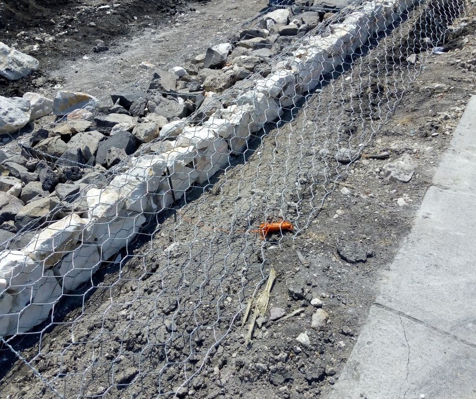 Uso de piedra natural en muros para arquitectura