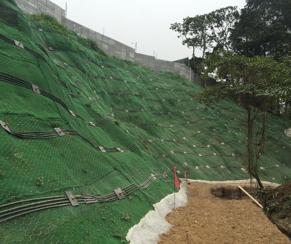 Geomantas para control de erosión en talud